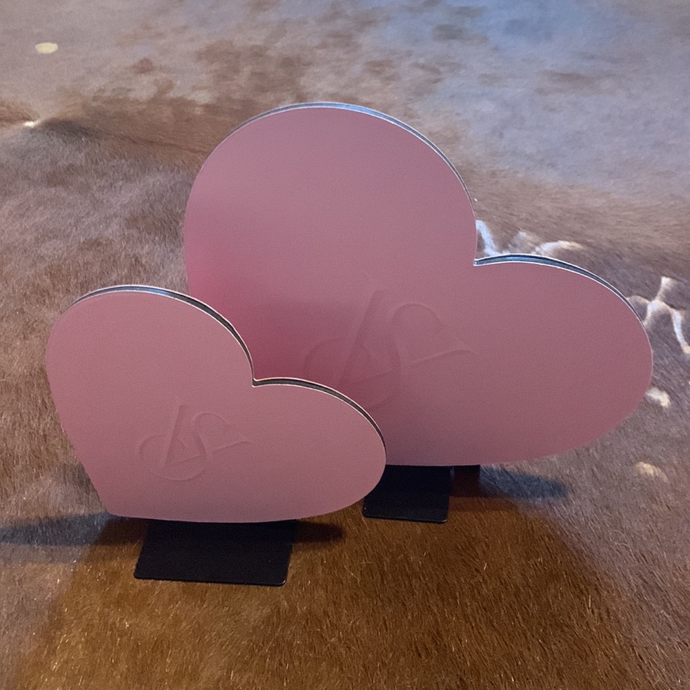 Unique Victoria’s Secret 2 valentines display hearts